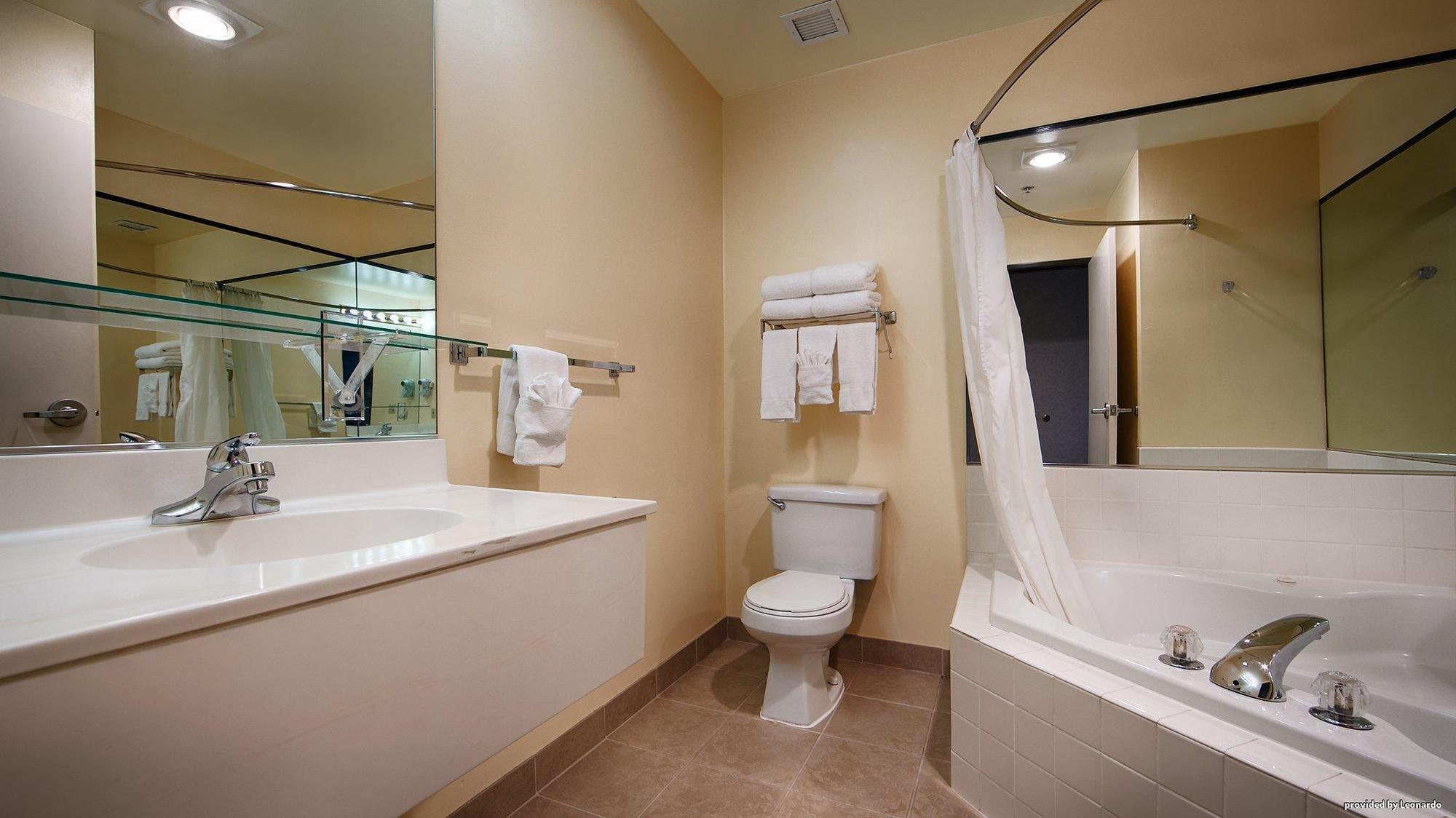 Western Sky Valley 3* Monroe